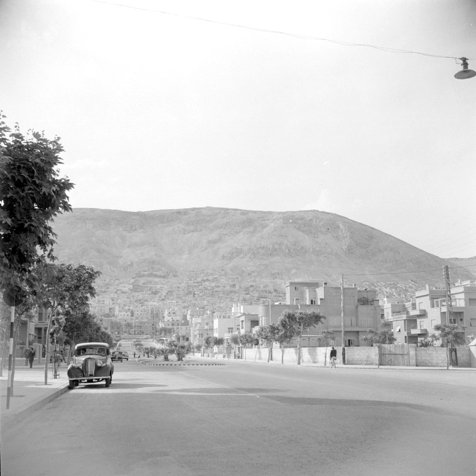 Beeld van de boulevard Abbu-Rummaneh in de stad Damascus, Bestanddeelnr 255-5811