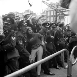 Beatles in Nederland, een aanhangster van de Beatles kon haar tranen niet meer b, Bestanddeelnr 916-5112