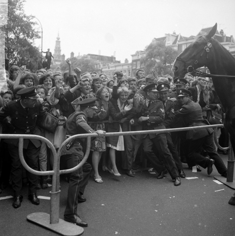 Beatles in Nederland, de politie had moeite publiek in bedwang te houden, Bestanddeelnr 916-5117