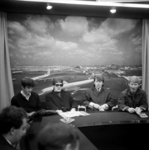Beatgroep Searchers bij aankomst op Schiphol, Bestanddeelnr 918-1995