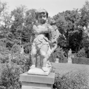 Beeld in de tuin van kasteel Weikersheim, Bestanddeelnr 254-3969
