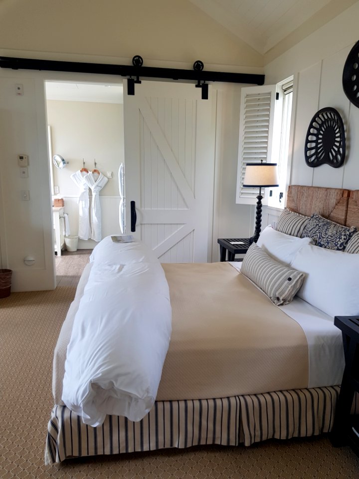 Bedroom and bathroom at the Farm, Cape Kidnappers