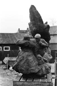 Beeld ter nagedachtenis aan in Tweede Wereldoorlog omgekomen zigeuners van Amste, Bestanddeelnr 929-5549