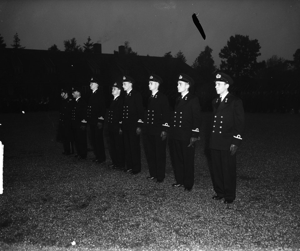 Beediging in de MOC Hilversum Marvo. Beedigde officieren , Bestanddeelnr 903-0840