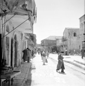 Bedrijvigheid in de straten van Mea Shearim, Bestanddeelnr 255-2475
