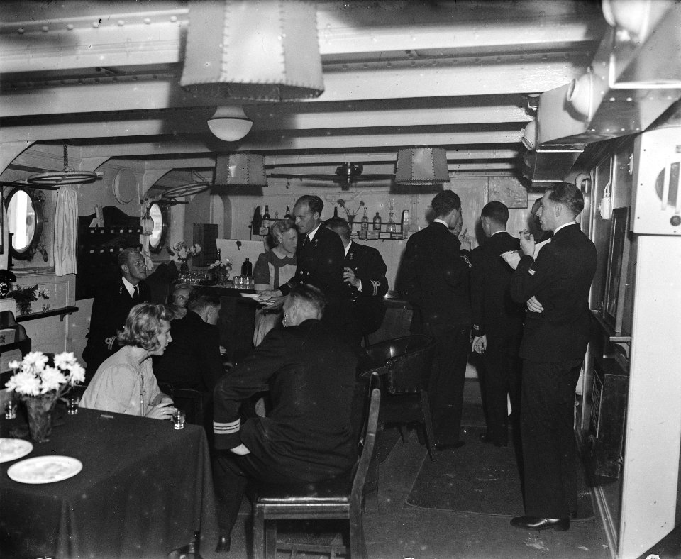 Beediging en lunch Afbeelding van de Vulcaan IJmuiden, Bestanddeelnr 902-3521