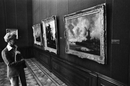 Beeld van de tentoonstelling op de voorgrond Molen te Wijk bij Duurstede, Bestanddeelnr 931-7149 photo