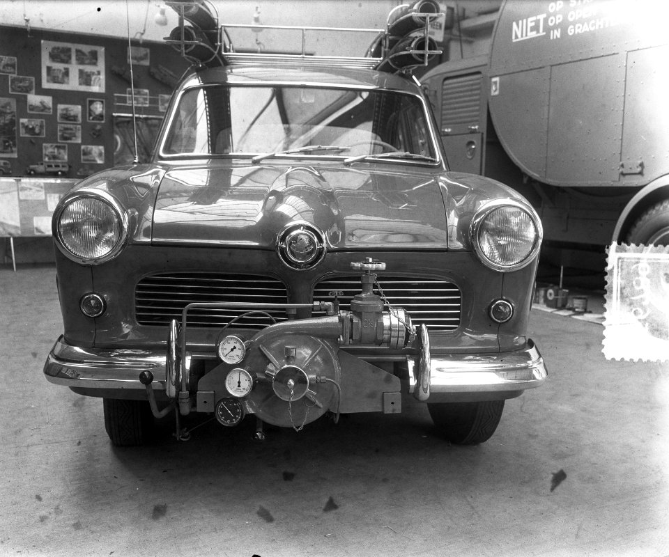 Bedrijfsautotentoonstelling RAI Ford Taunus brandweerwagen, Bestanddeelnr 905-6789