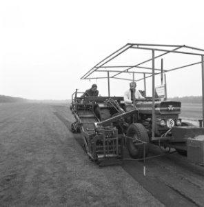 Bedrijven, graszoden, werkzaamheden, heidemij-barenbrug, De Rips, Bestanddeelnr 167-0884