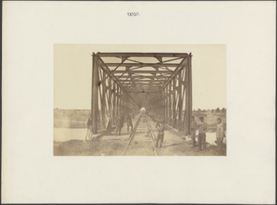 Beeld van de spoorbrug, bezien vanuit een punt in het verlengde van de brug, Bestanddeelnr 652