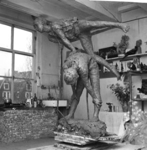 Beeld opgesteld in het atelier van de kunstenaar, Bestanddeelnr 918-4615