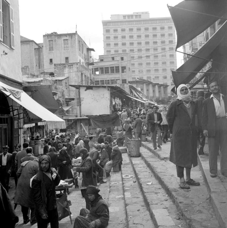 Beeld in de suq in Beiroet, Bestanddeelnr 255-6235