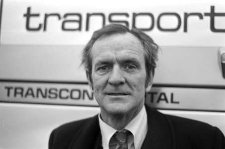Bedrijfsauto RAI 76 Pat OConnel alias Edward Hammond in auto Hammond op tentoo, Bestanddeelnr 928-4014