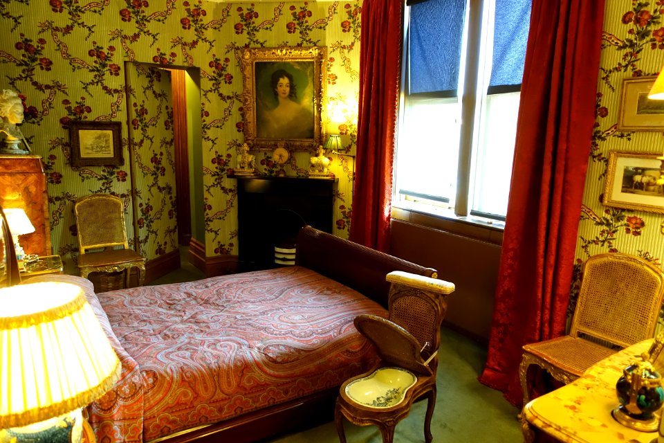 Bedroom - Waddesdon Manor - Buckinghamshire, England - DSC07772