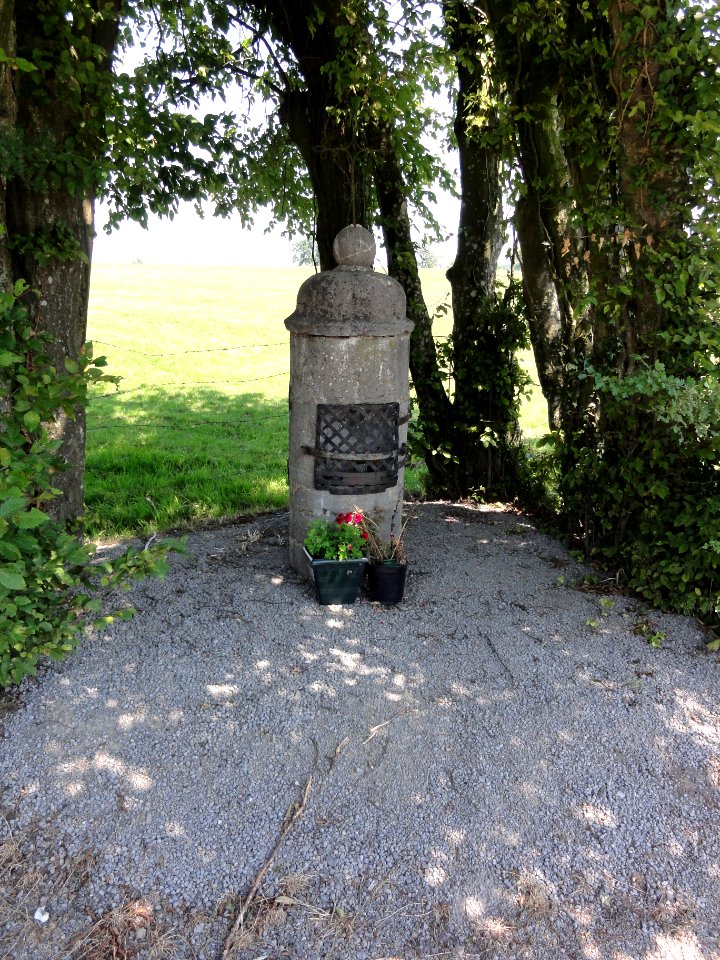 Beaurepaire-sur-Sambre (Nord, Fr) chapelle D 116 sortie est