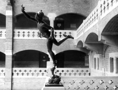Beeld van de Griekse god Hermes in de Koopmansbeurs te Amsterdam, Bestanddeelnr 901-8594