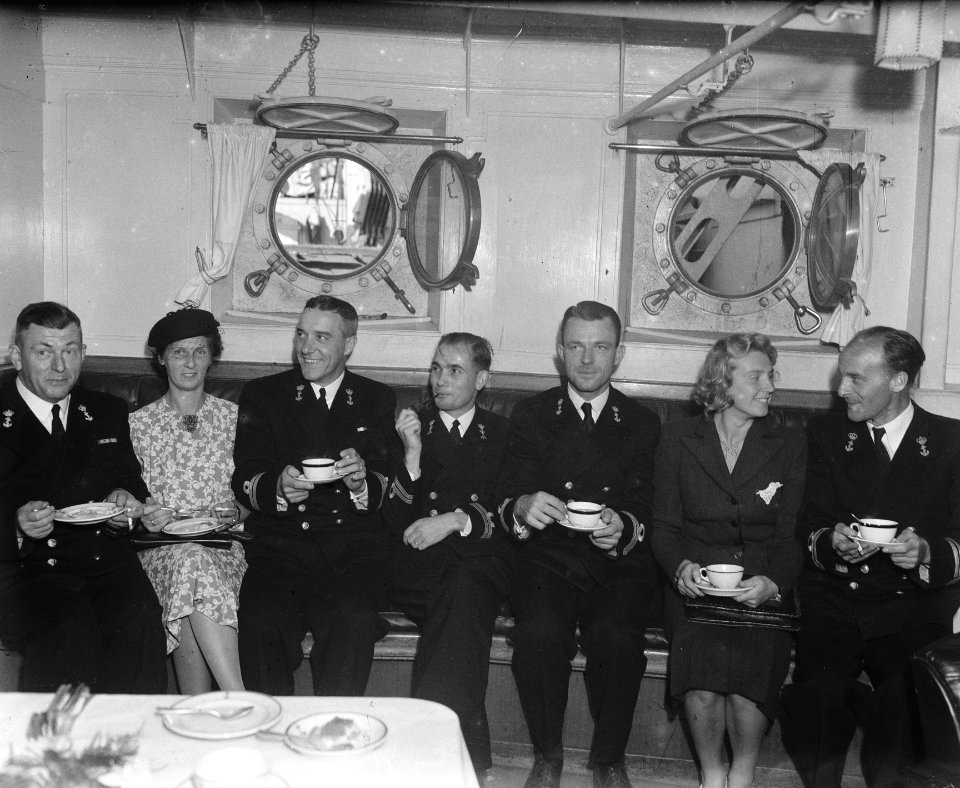Beediging en lunch Afbeelding van de Vulcaan IJmuiden, Bestanddeelnr 902-3519
