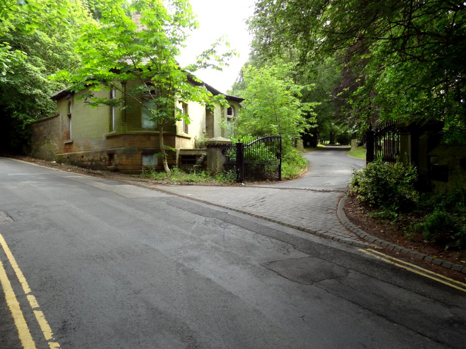 Beechwood With Wall And Gate Piers