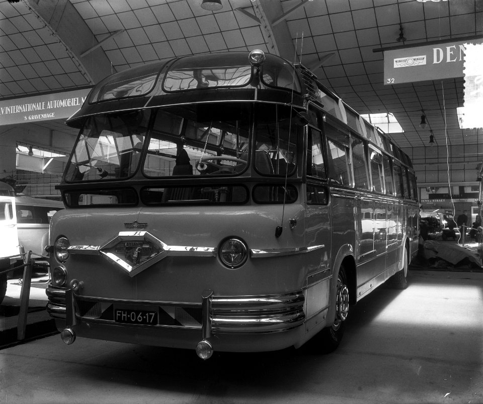 Bedrijfsautotentoonstelling RAI bus Royal Tiger 50 pers., Bestanddeelnr 905-6784