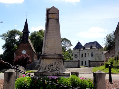 Beaurieux (Nord, Fr) monument aux morts (église, château)