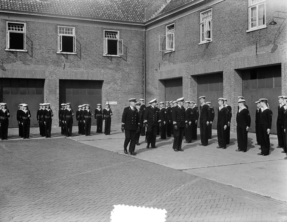Beediging Marine-officieren Den Haag, Bestanddeelnr 904-7805