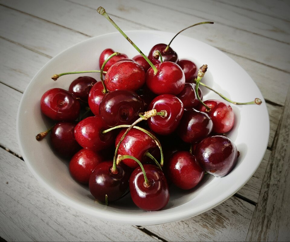 Pome fruit food red