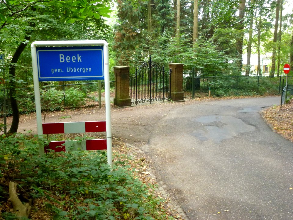 Beek (Ubbergen) toegangspoort Kalorama (entreebord Beek)
