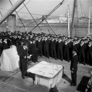 Beediging en lunch Afbeelding van de Vulcaan IJmuiden, Bestanddeelnr 902-3511