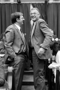 Beediging (nieuw) gekozen leden Tweede Kamer Jan Pron (l) en Hans van Mierlo (, Bestanddeelnr 933-6754