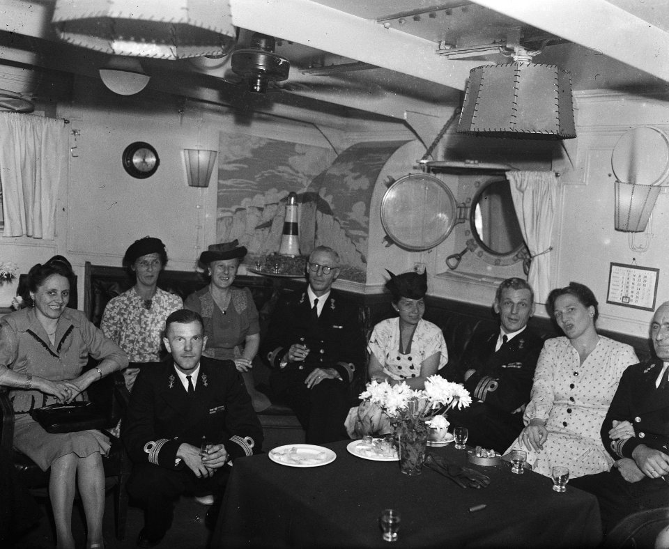 Beediging en lunch Afbeelding van de Vulcaan IJmuiden, Bestanddeelnr 902-3518