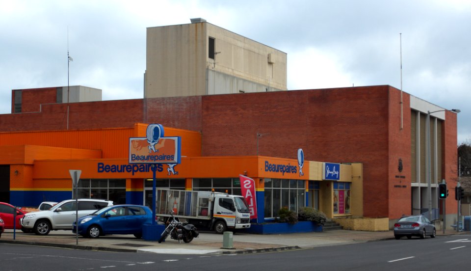 Beaurepaires-and-courts-Burnie-20150911-001