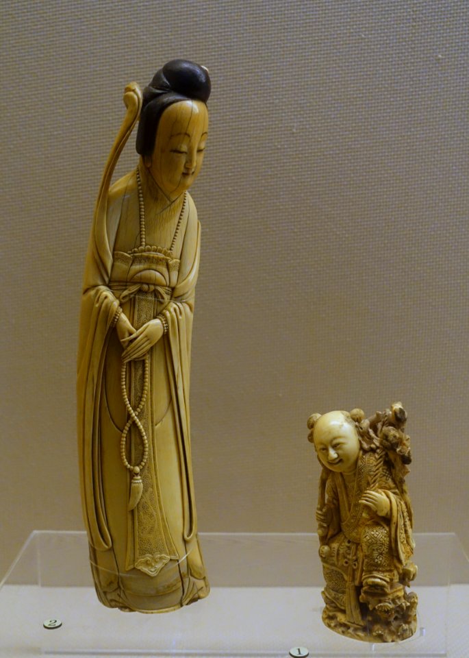 Beauty statue and sculpted figure, China, Qing dynasty, 1644-1911 AD, ivory - Sichuan Provincial Museum - Chengdu, China - DSC04637