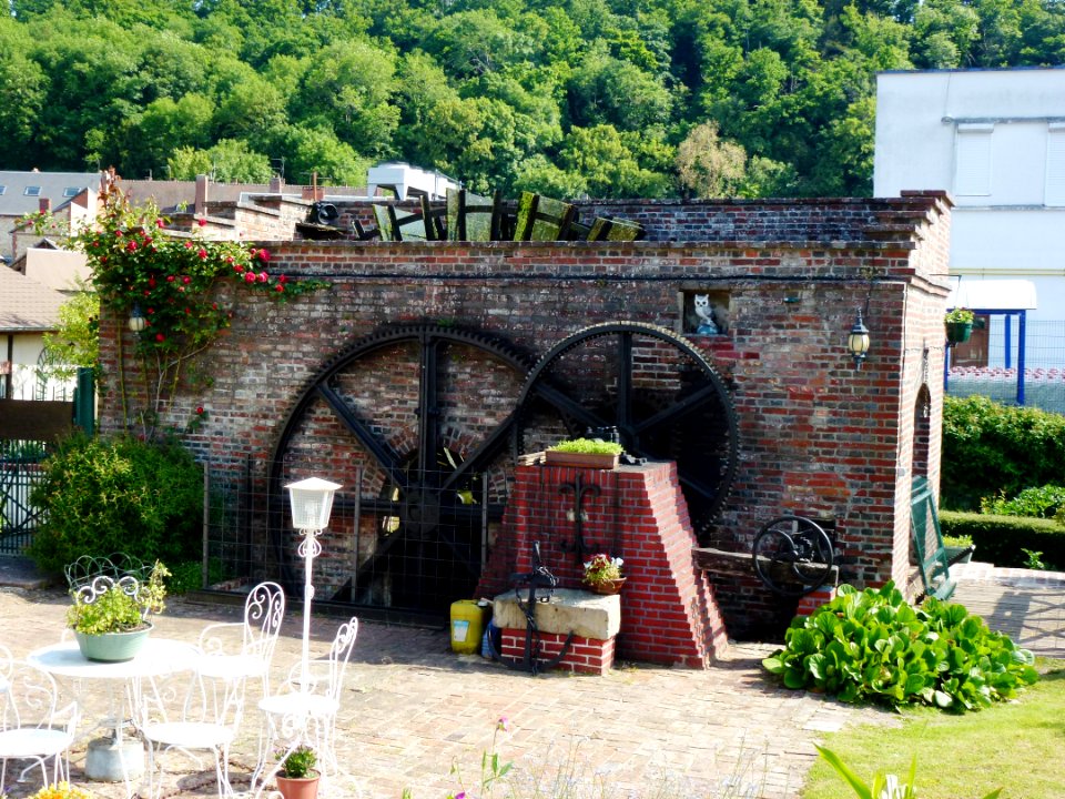 Beaumont-le-Roger (Eure, Fr) roue d'eau
