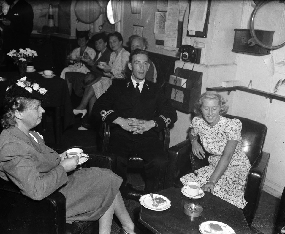 Beediging en lunch Afbeelding van de Vulcaan IJmuiden, Bestanddeelnr 902-3523