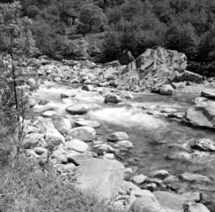 Beek in het Maggia dal, een van de dalen van Tessin, Bestanddeelnr 254-5099