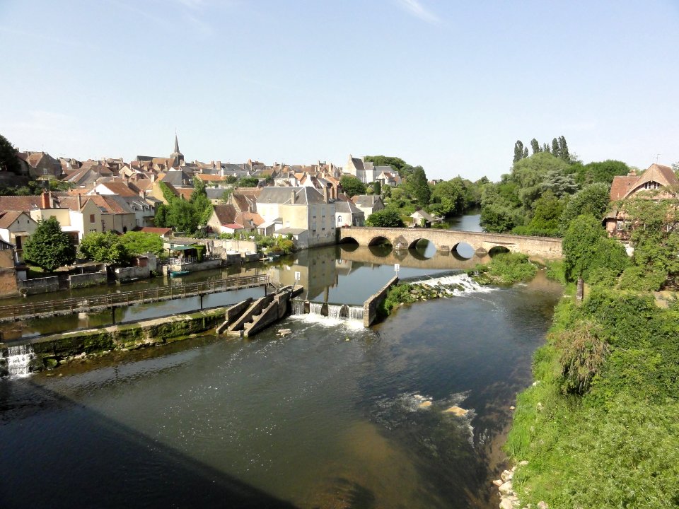 Beaumont-sur-Sarthe (Sarthe) La Sarthe et le vieux pont (03)