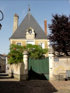 Beaumont-sur-Sarthe (Sarthe) Maison où habitait Georges Rouault, avec portail