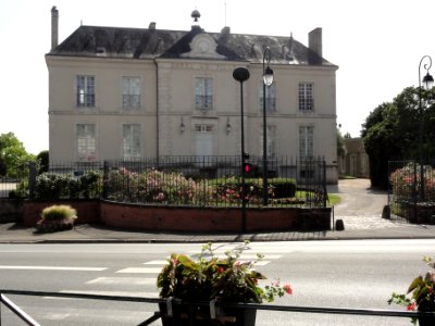 Beaumont-sur-Sarthe (Sarthe) l'hotel de Ville coté rue