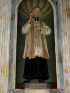 Beaumont-sur-Sarthe (Sarthe) église, statue Curé d'Ars