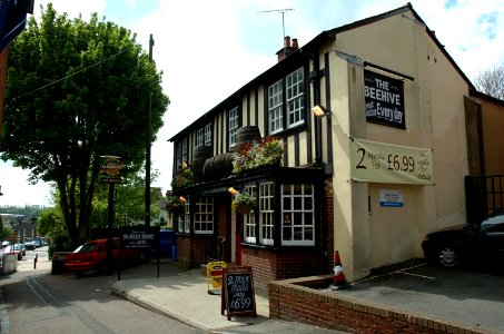 Beehive-St-Albans-20050502-001