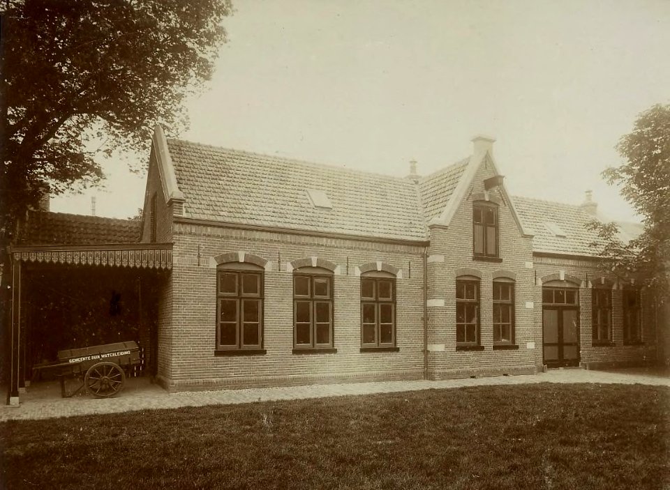 Bedrijfsgebouwtje van het Waterbedrijf Zuid-Kennemerland aan de Tetterodeweg 27-29 te Bloemendaal-Overveen afbeelding door Berend Zweers, Inventarisnummer NL-HlmNHA 1100 KNA006005363