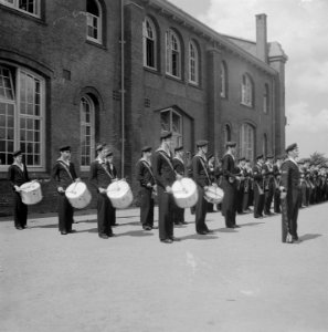 Beediging 15 officieren op Marine-etablissement Kattenburg te Amsterdam, Bestanddeelnr 902-8717