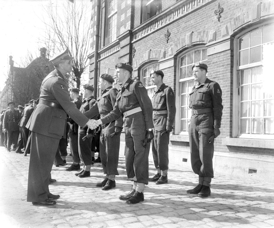 Beediging 25 officieren van de Geneeskundige Dienst te Amersfoort, Bestanddeelnr 905-0379