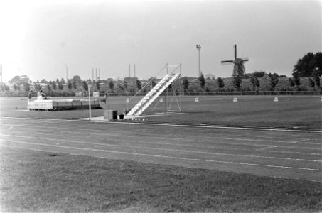 Beeld van het sportpark op de openingsdag, Bestanddeelnr 921-6210