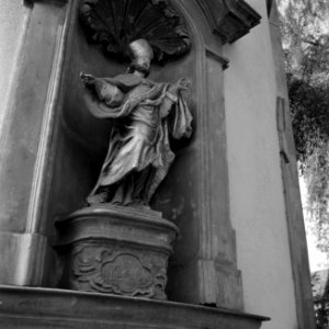 Beeld van Sint Nikolaas van Myra in de Nikolauskapel in de Simeonstrasse, Bestanddeelnr 254-4477