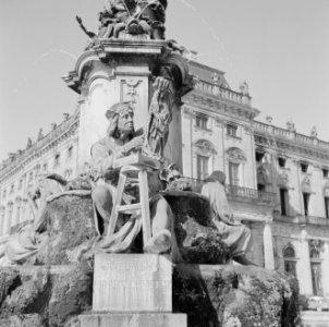 Beeld van Tillmann Riemenschneider, onderdeel van de Frankonia-Brunnen gemaakt d, Bestanddeelnr 254-3953
