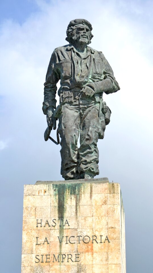 Revolution che guevara bronze statue