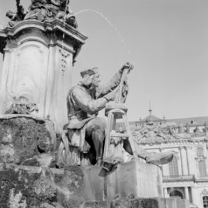 Beeld van Tillmann Riemenschneider, onderdeel van de Frankonia-Brunnen gemaakt d, Bestanddeelnr 254-3955