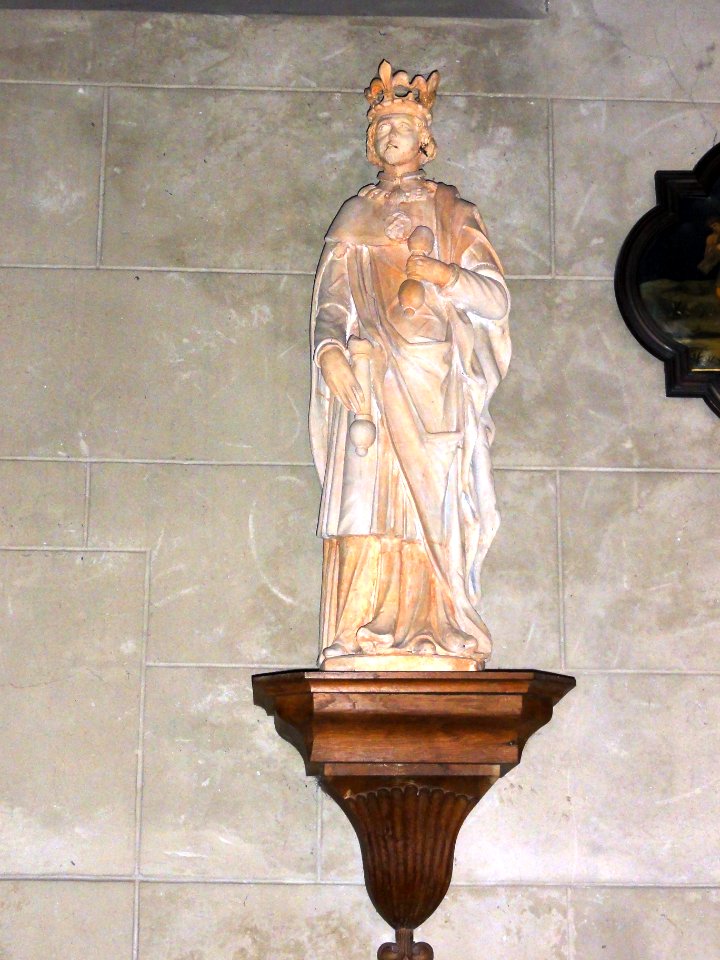 Beaumont-sur-Sarthe (Sarthe) église, statue Saint Louis roi