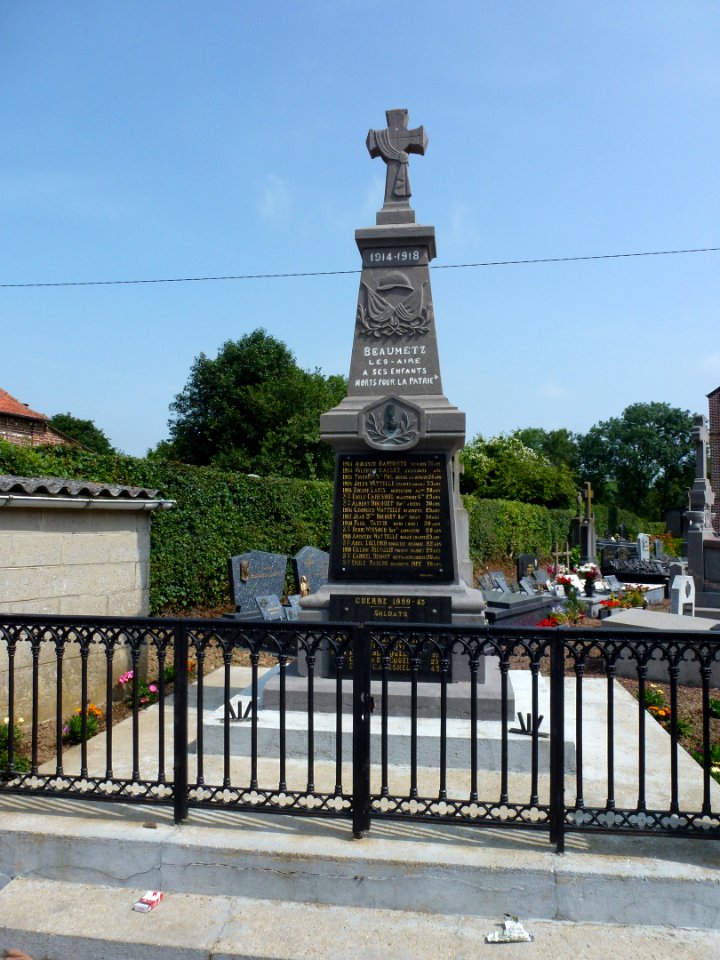 Beaumetz-lès-Aire (Pas-de-Calais, Fr) monument aux morts